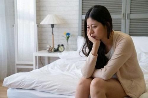 Cuộc sống ngột ngạt dưới sự kiểm soát của mẹ chồng