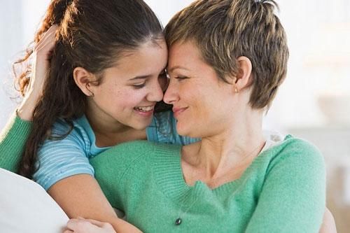 Cách ứng xử của bà mẹ có con gái 'chưa chồng đã chửa'