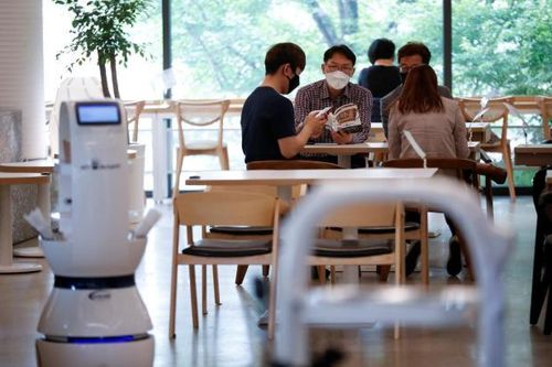 Quán cà phê ở Hàn Quốc sử dụng robot làm nhân viên pha chế