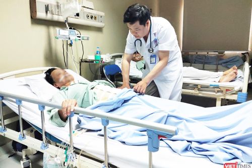 Nuốt tăm xỉa răng khi đi ngủ, người đàn ông 67 tuổi bị thủng đại tràng suýt nguy hiểm đến tính mạng