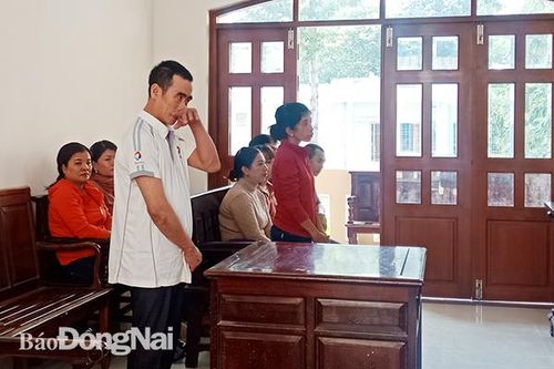 Giết hàng xóm, bị cáo lãnh 16 năm tù