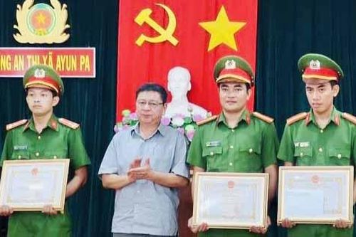 Ayun Pa: Khen thưởng đột xuất Ban chuyên án ma túy