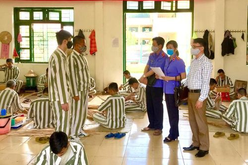 Kiểm sát việc thi hành án phạt tù tại Trại giam Quyết Tiến