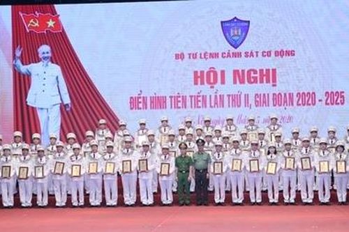 Nhân rộng các điển hình tiên tiến trong lực lượng Cảnh sát cơ động