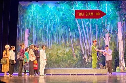 Ra mắt vở ''Hoa sen lửa'' về lực lượng Công an nhân dân