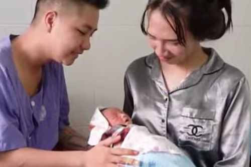 Cận cảnh cuộc sống vợ chồng 'người đàn ông đầu tiên ở Việt Nam mang bầu' sau khi sinh con
