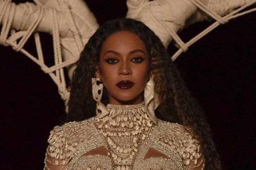 Beyoncé là nghệ sĩ thứ 2 sau Mariah Carey đạt được nhiều #1 liên tiếp trong 4 thập niên
