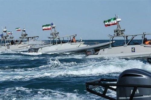 Iran đe dọa đốt tàu buôn lậu nhiên liệu ở Vịnh Ba Tư