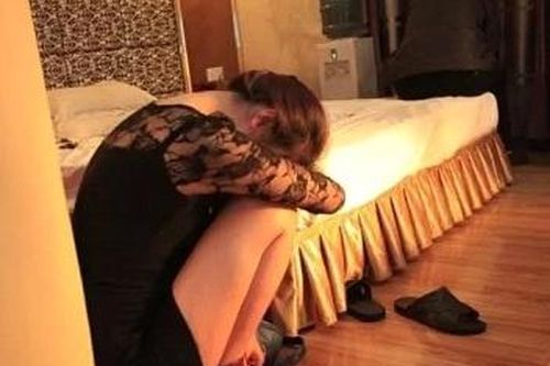 'Tú ông' 20 tuổi đánh đập, ép thiếu nữ bán dâm lĩnh 6 năm tù