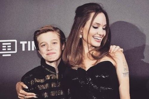 Con gái ruột Angelina Jolie trở thành thần tượng LGBT trẻ tuổi nhất