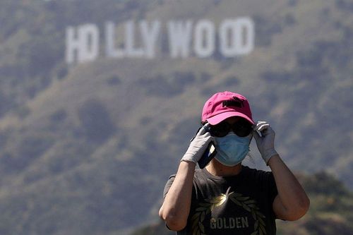 Cảnh sát Hollywood Hills quay video cảnh cáo người dân tổ chức tiệc