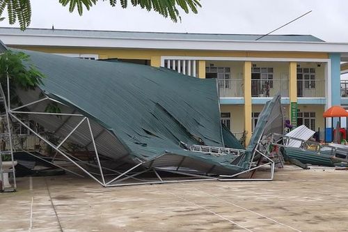 Huyện Quốc Oai: 182 nhà dân bị hư hỏng do dông lốc, mưa đá