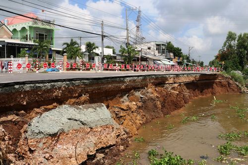 An Giang ban bố tình huống khẩn cấp sạt lở QL 91