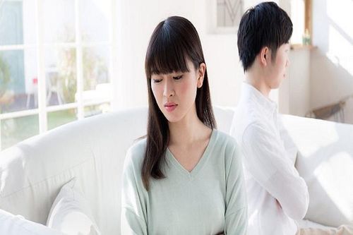 Mẹ anh là 'kẻ thù' của mẹ em!