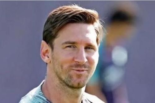 Messi cạo râu, Ronaldo nuôi tóc chờ ngày tái xuất