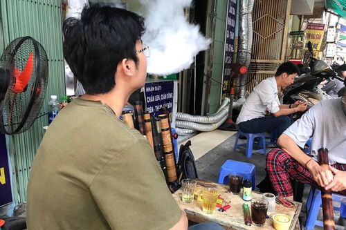 Thuốc lá điện tử 'tấn công' người trẻ