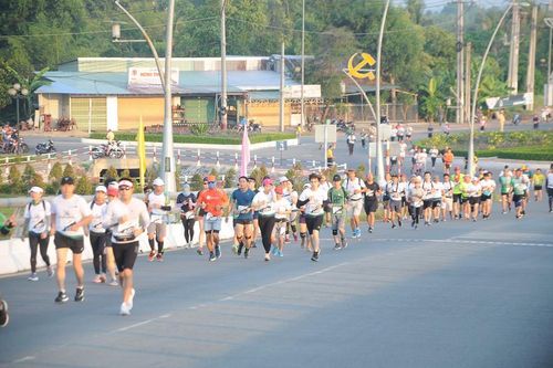 Hậu Giang phát động toàn thể cán bộ, nhân dân luyện tập tham gia giải chạy Marathon