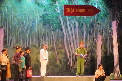 'Hoa sen lửa', thêm vở diễn về công an nhân dân