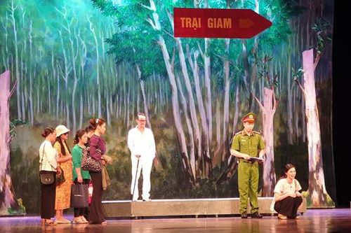 Kịch 'Hoa sen lửa' ngợi ca người chiến sĩ Công an nhân dân