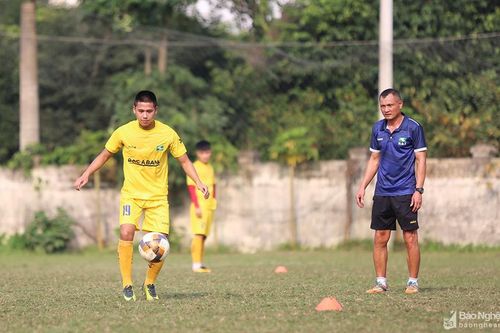 HLV Ngô Quang Trường và cái duyên với cầu thủ trẻ SLNA