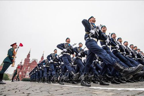 Quân đội Nga nhận hàng trăm vũ khí, khí tài hiện đại