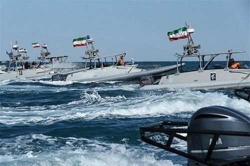 Iran dọa đốt cháy tàu chở nhiên liệu trên Vịnh Ba Tư
