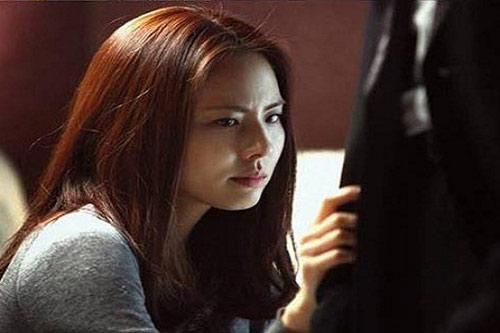 Để làm chồng bất ngờ, tôi nấu ăn, tắt đèn và khóa cửa, vậy mà khi chồng mở cửa, tôi 'chết điếng'