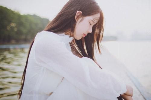 Chồng công khai qua lại với người yêu cũ ngay sau khi kết hôn