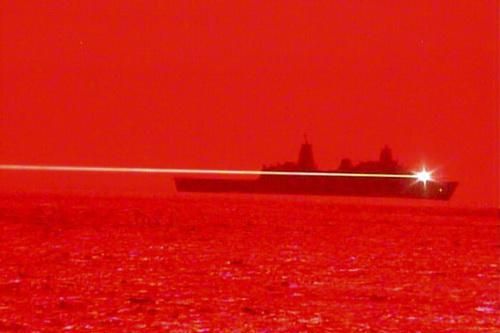 Hải quân Hoa Kỳ dùng laser bắn hạ UAV trong thử nghiệm
