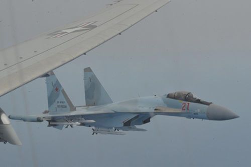 Mỹ tố cáo máy bay Su-35 Nga 'kẹp nách' trái luật máy bay trinh sát chống ngầm P-8 trên vùng trời Địa Trung Hải
