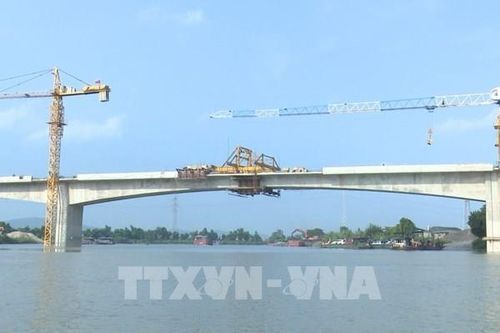 Hợp long cầu Mây nối huyện Kim Thành và thị xã Kinh Môn