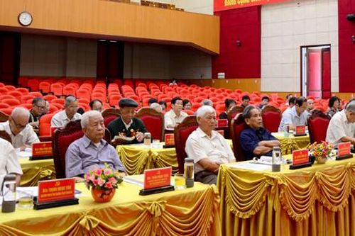 Thành phố Tuyên Quang lấy ý kiến của cán bộ lãnh đạo, quản lý đã nghỉ hưu vào dự thảo các văn kiện đại hội đảng các cấp