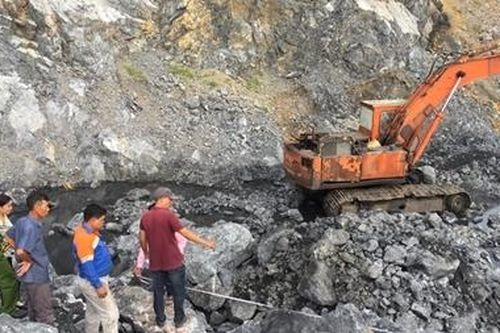 Bắt quả tang 2 đối tượng khai thác khoáng sản trái phép