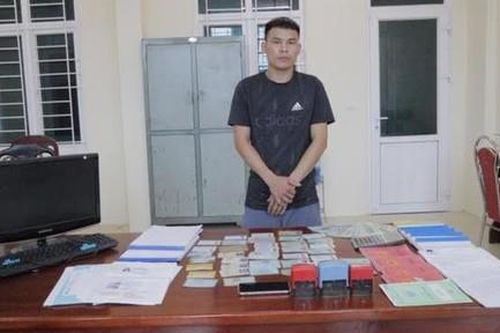 Ổ nhóm tín dụng đen 'ngụy trang' trong cửa hàng bán xe máy