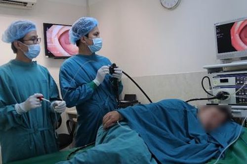 Cắt khối u trực tràng 'khổng lồ' không cần phẫu thuật