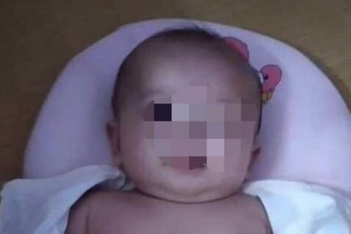 Bé gái nặng gần 5kg bị bỏ rơi trước nhà dân