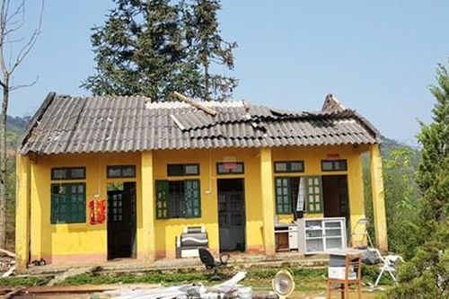 Lào Cai mưa to, dông lốc gây nhiều thiệt hại về nhà ở và hoa màu