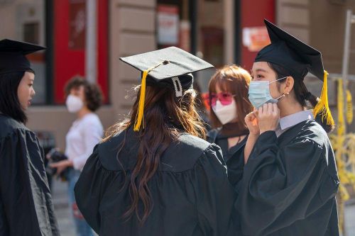 ILO: Covid-19 là 'cú sốc nhân 3' với giới trẻ trên toàn thế giới