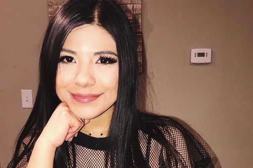Nhan sắc bạn gái làm HLV của võ sĩ Mike Perry