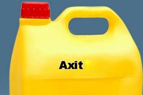 Mâu thuẫn làm ăn, nhóm 3 người bị tạt cả can axit