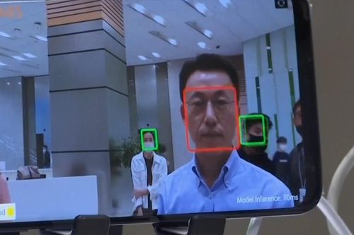 Robot khử khuẩn - hy vọng mới trong tuyến đầu chống Covid-19