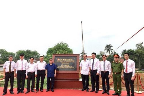 Huyện Hoài Đức: Hoàn thành, gắn biển công trình cải tạo đường đê Tả Đáy!