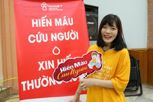 Giảng viên, sinh viên Trường Cao đẳng Du lịch Hà Nội sẻ chia giọt máu nghĩa tình