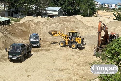 Chính quyền địa phương 'bỏ rơi' sự an toàn của hàng trăm học sinh?