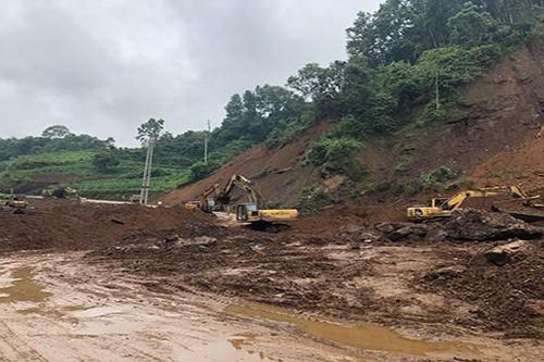 Cao Bằng: Khẩn trương khắc phục sự cố sạt lở Tỉnh lộ 207