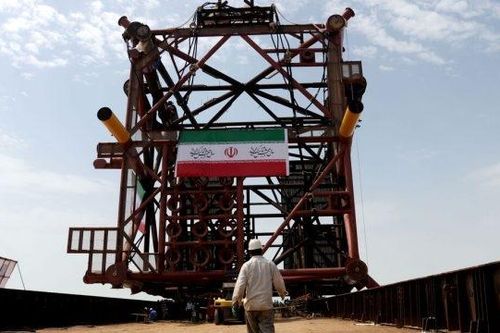 Iran lắp đặt giàn khoan tự nâng cho dự án Pha 11 mỏ South Pars