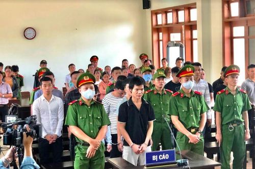 Hơn 70 năm tù cho 16 đối tượng chém người ở Quảng Ngãi