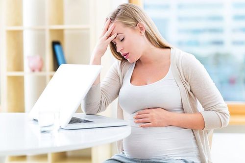 Nguyên nhân và triệu chứng đau dạ dày khi mang thai