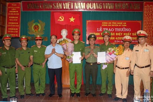 Trao thưởng đột xuất 2 chuyên án ma túy lớn