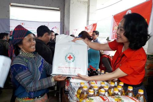 'Phiên chợ tình người, nụ cười hạnh phúc' tại Mường Khương
